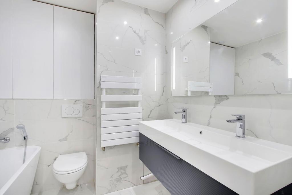 Trocadero/ Eiffel Tower - 3 Bedrooms- All New! Paris Dış mekan fotoğraf