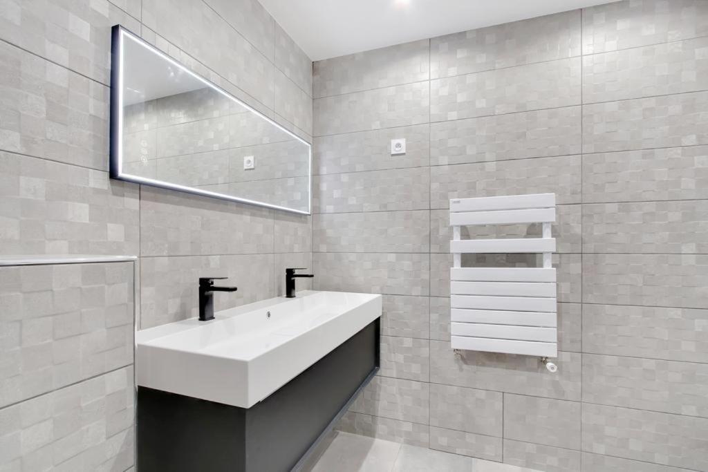 Trocadero/ Eiffel Tower - 3 Bedrooms- All New! Paris Dış mekan fotoğraf
